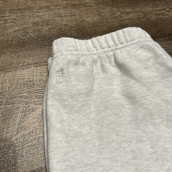 Tna
Cozy Fleece Perfect Hi-Rise 3" Sweatshort - Picture 6 of 7